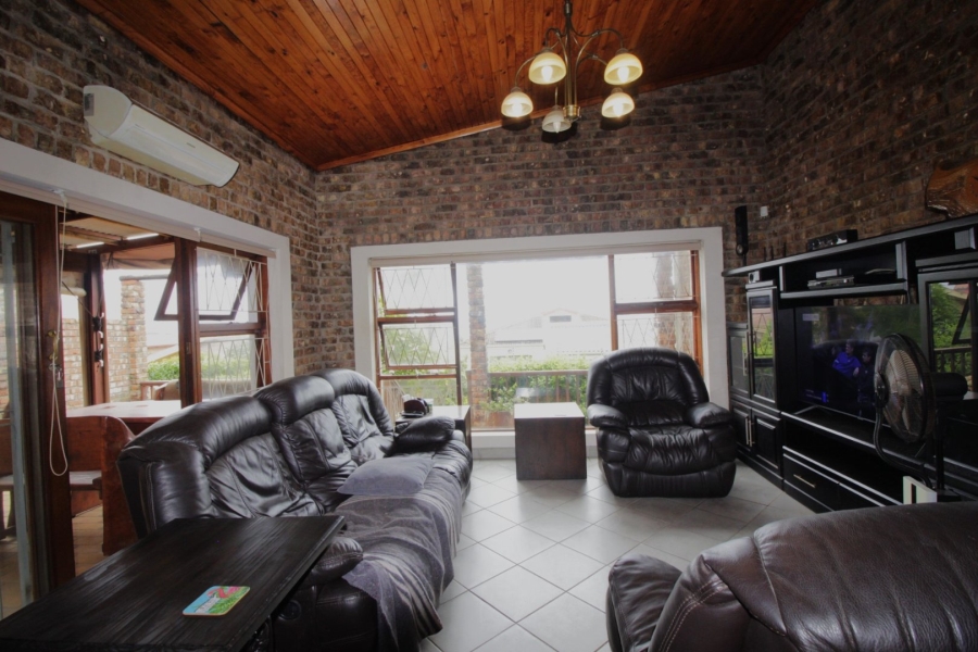 4 Bedroom Property for Sale in Noorsekloof Eastern Cape